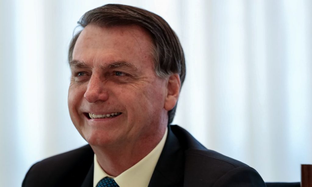 Bolsonaro sanciona lei que determina prazo indeterminado para receitas médicas