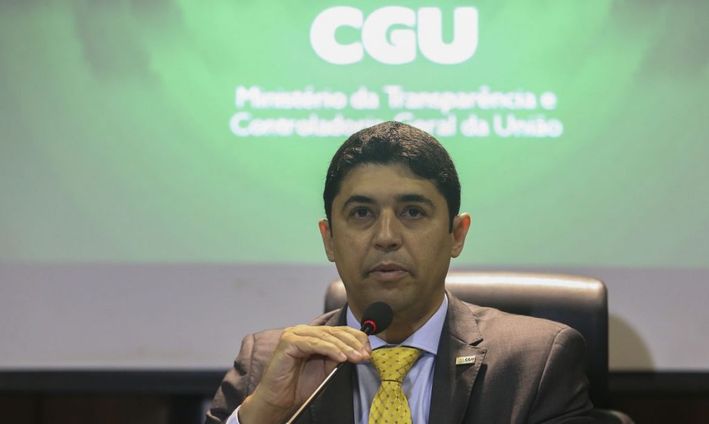 CGU encontra 299 mil servidores recebendo auxílio emergencial irregular