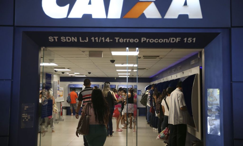 Caixa paga 4ª parcela de auxílio a beneficiários do Bolsa Família a partir desta segunda 20