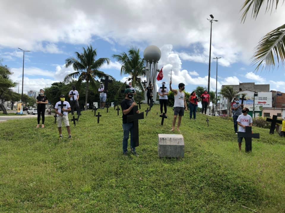 Centrais sindicais pedem fechamento do comércio durante manifestação em Aracaju neste sábado