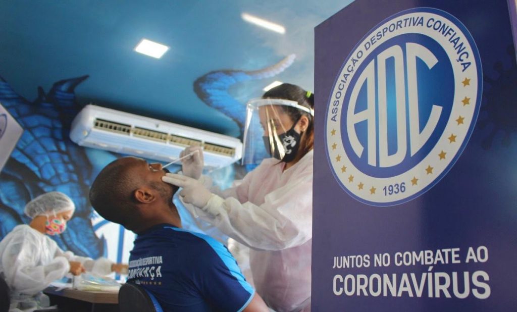 Confiança afasta dois jogadores após testarem positivo para covid 19