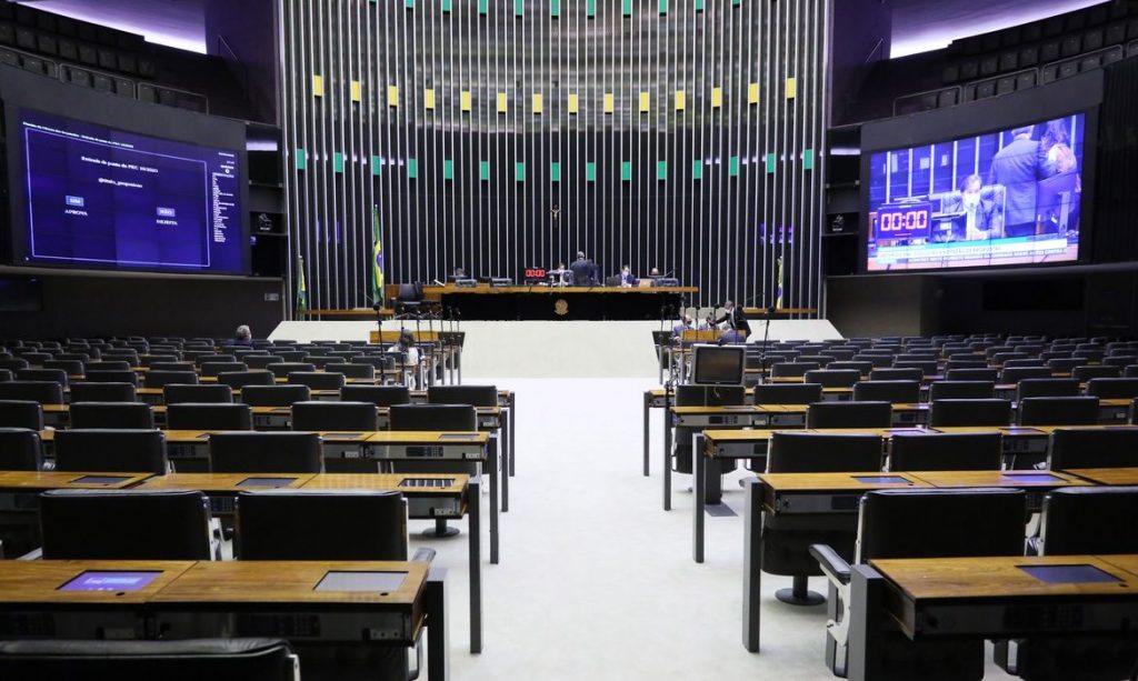 Câmara aprova medidas para proteger vítimas de violência doméstica