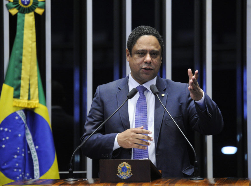 Deputado afirma que falta de punição para quem financia fake news em texto do Senado
