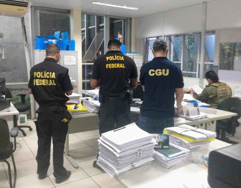 Desvios na Educação PF faz buscas nas casas do governador do Piauí e de irmãos da deputada federal