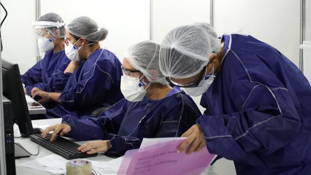 Em 24 horas Brasil confirma 45.305 novos casos de covid 19