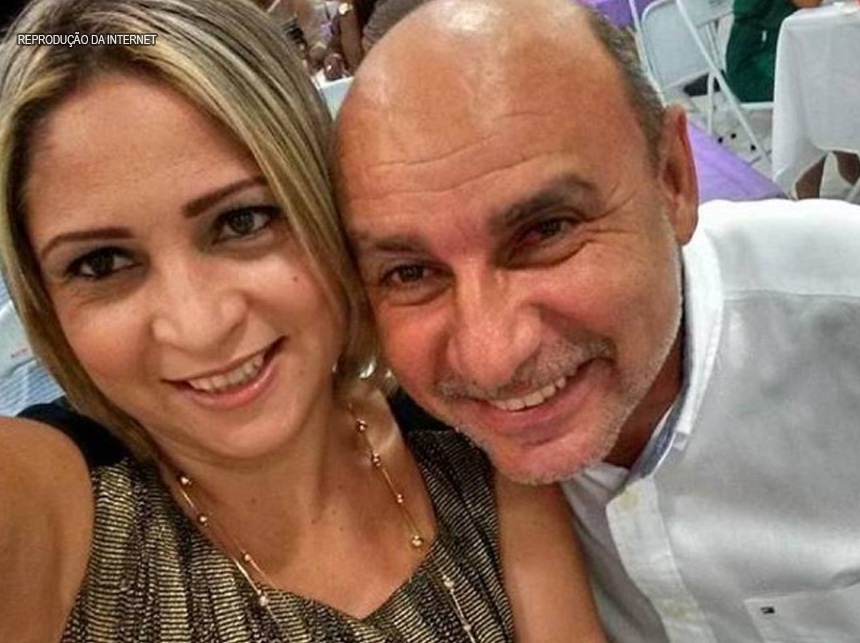 Esposa de Queiroz Márcia Aguiar se apresenta para colocar tornozeleira eletrônica