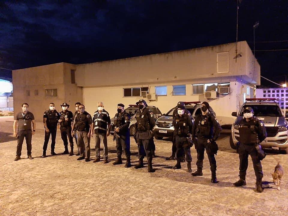 Festa com cerca de 30 pessoas é flagrada na Barra dos Coqueiros