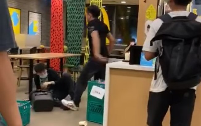 Funcionário do McDonalds é agredido por cliente após pedir uso de máscara veja vídeo