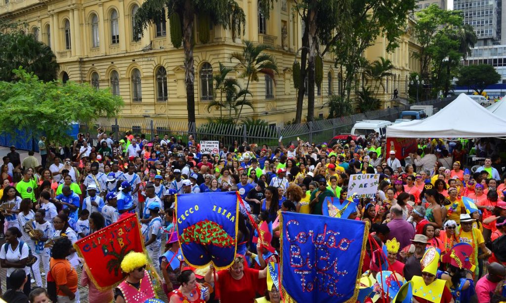 Governo de São Paulo adia Carnaval de 2021 e cancela Parada LGBTQIA