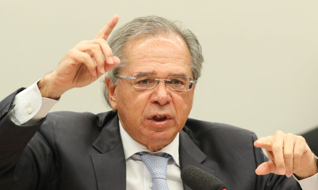 Governo estuda desonerar todos os salários em até 25 em troca de imposto digital