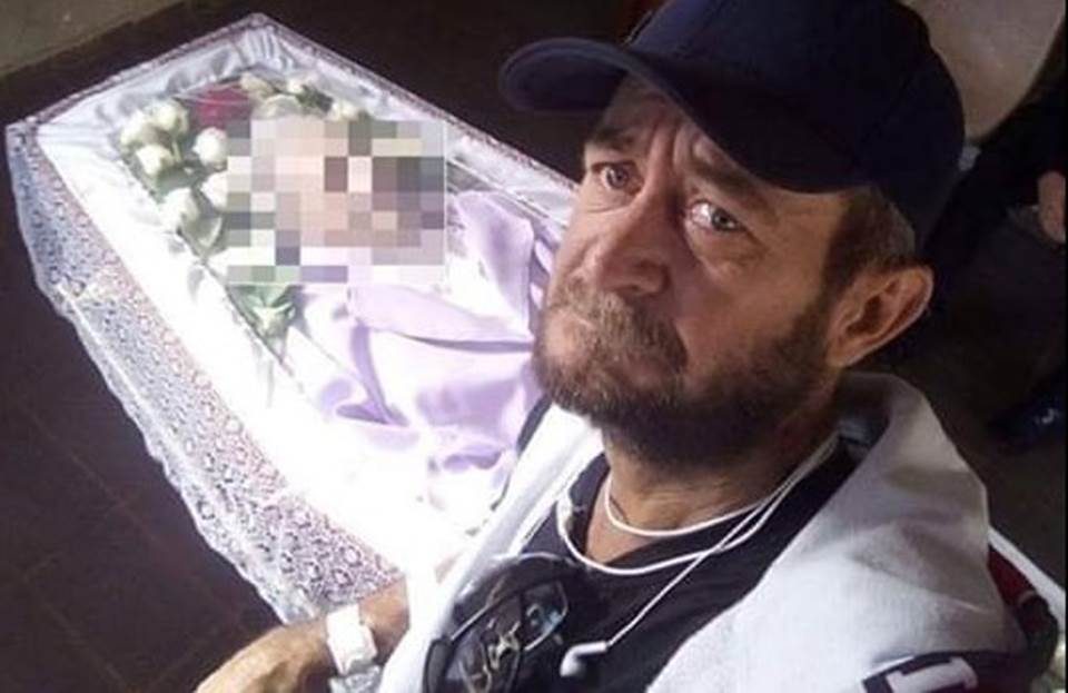 Homem que velou mãe sozinho é morto por dupla interessada em dinheiro arrecadado pela vítima