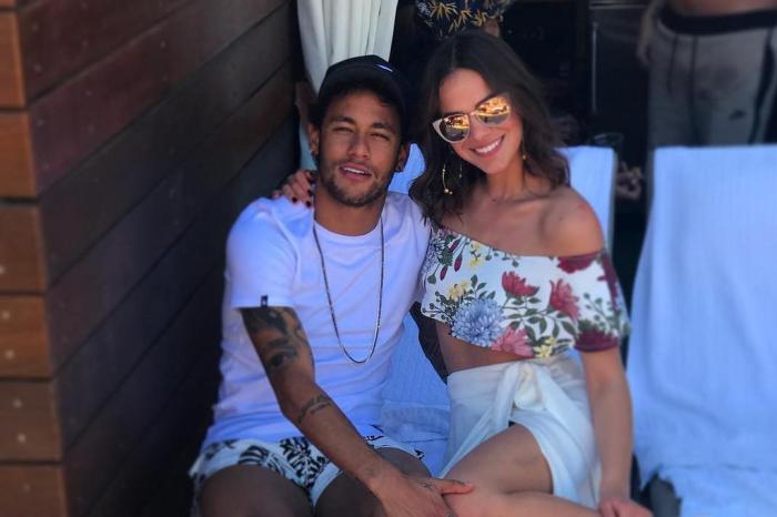 Leo Dias diz que Bruna Marquezine traiu Neymar com Arthur Aguiar atriz nega