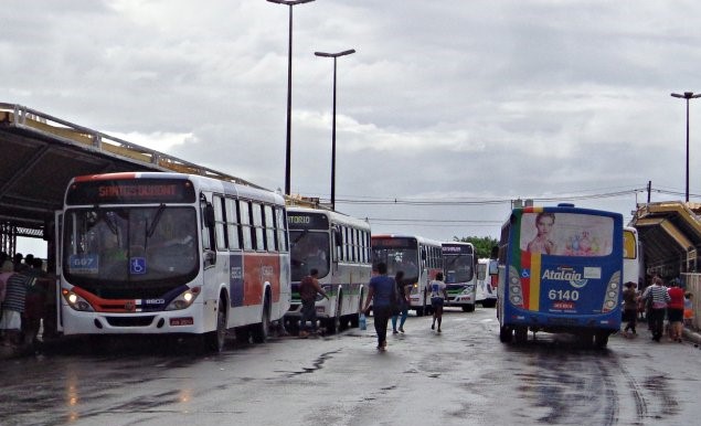 Linha de ônibus volta a funcionar em Aracaju após assalto com motorista e passageiro baleados