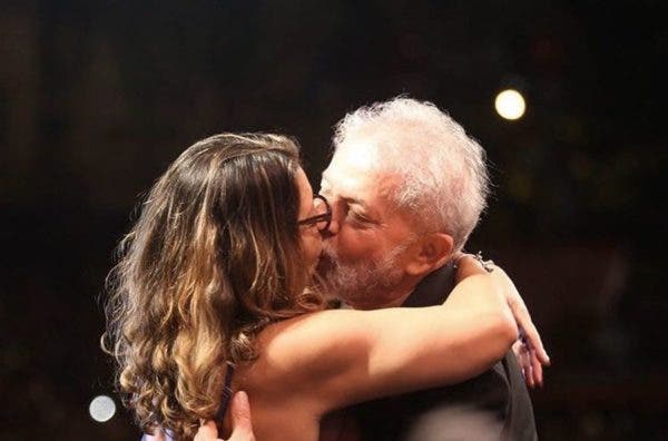 Lula e namorada pretendem morar em Salvador após casamento