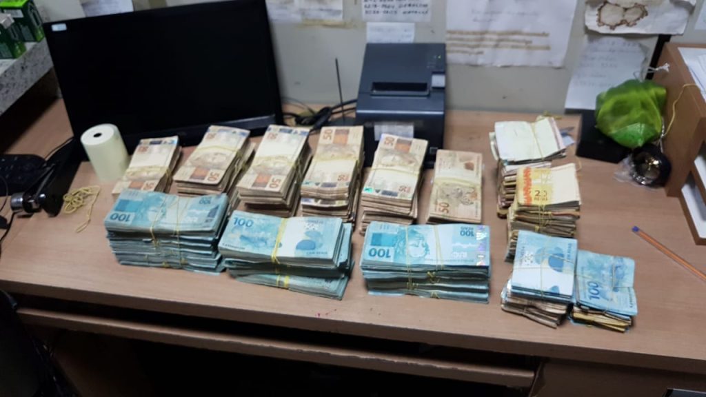 MP deflagra operação contra desvio de verbas da educação e cumpre mandados em Aracaju e Laranjeiras