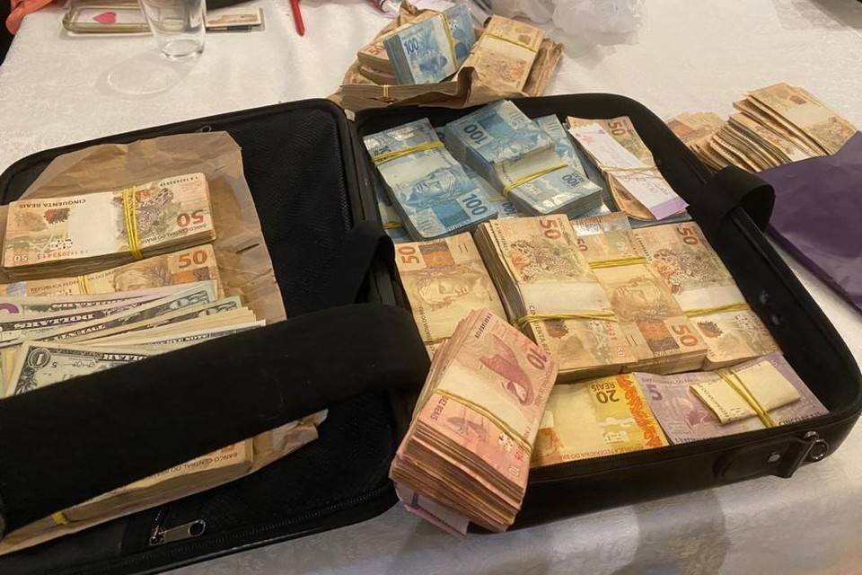 Mala apreendida em ação do MP que teve ex governador como alvo tinha R 250 mil