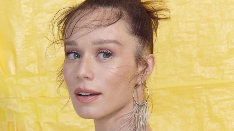 Mariana Ximenes faz topless e recria foto clássica de atriz norte americana 40 anos depois veja imagem