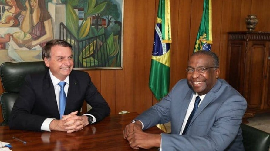Mesmo sem tomar posse no MEC Decotelli acrescenta no currículo que atuou como ministro da Educação