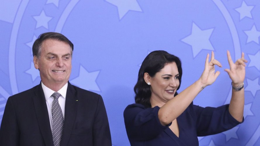 Michelle Bolsonaro e as duas filhas testam negativo para covid 19