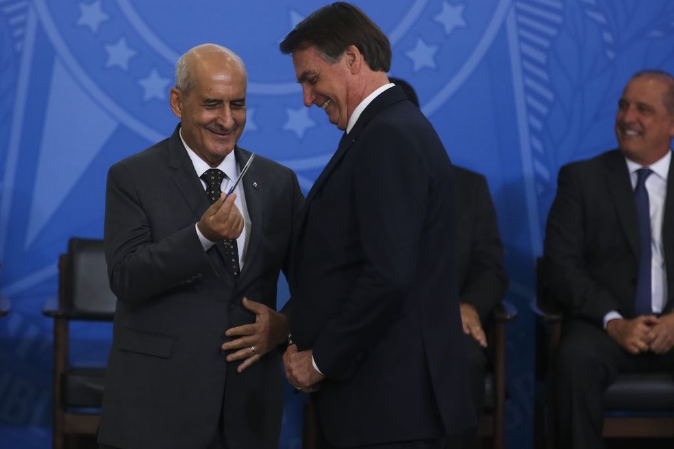 Ministro da Secretaria de Governo general Ramos é transferido para a reserva