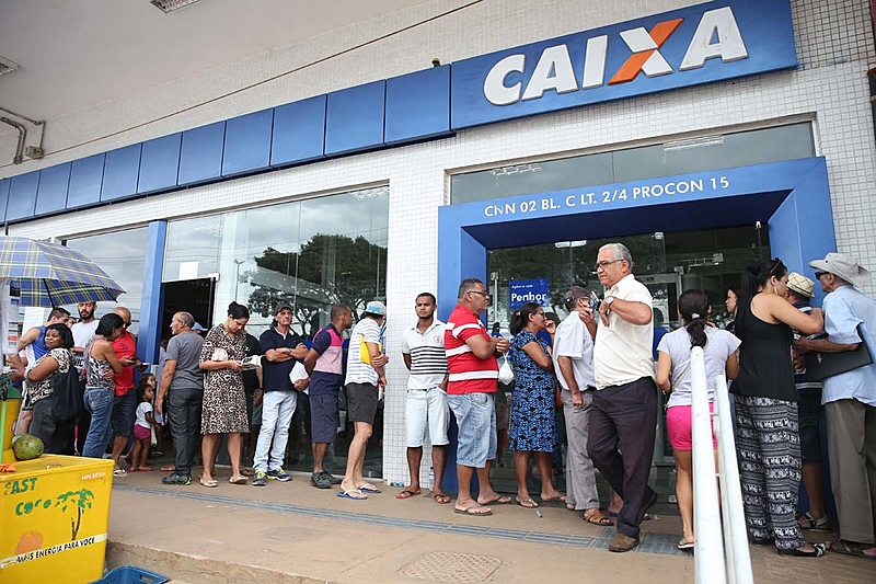 Ministério da Economia afirma que auxílio de R$ 600 tira temporariamente 72% da extrema pobreza 1 Ministério da Economia afirma que auxílio de R 600 tira temporariamente 72 da extrema pobreza