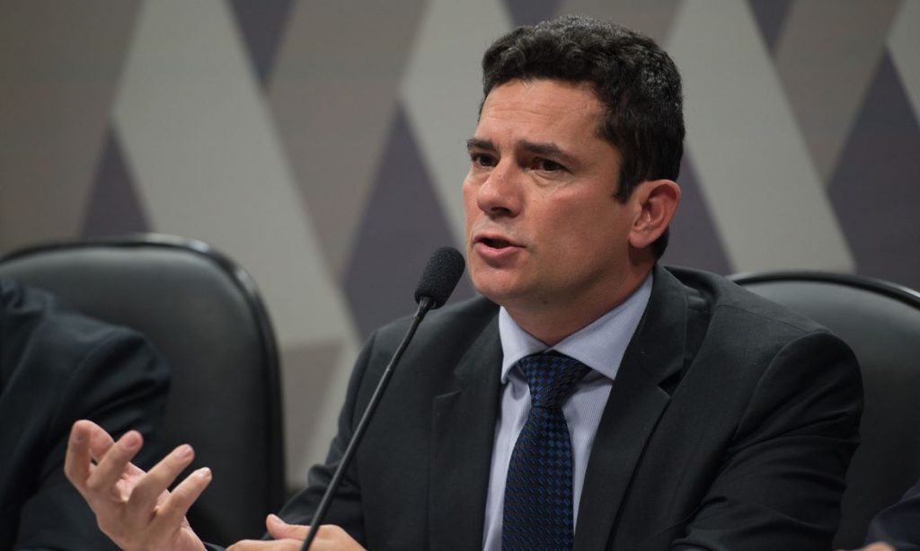 Moro diz que abriu mão de pagamento como colunista para evitar encrenca