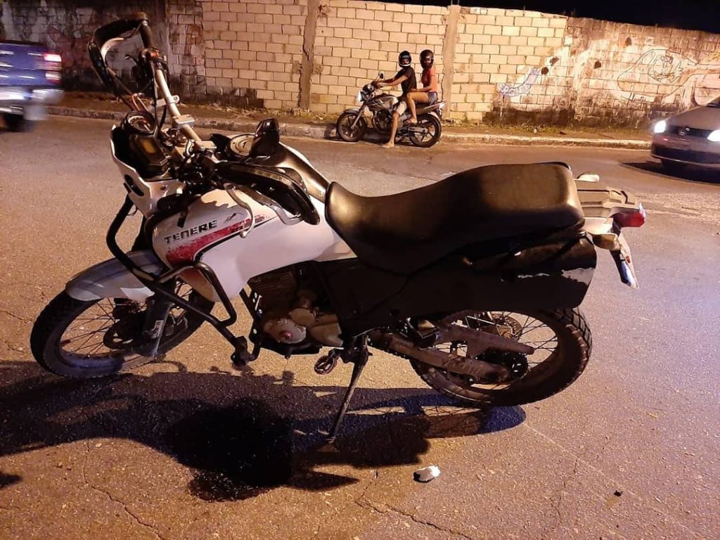 Motociclista morre após bater contra caminhão que passou por cima da sua cabeça na Avenida Maranhão