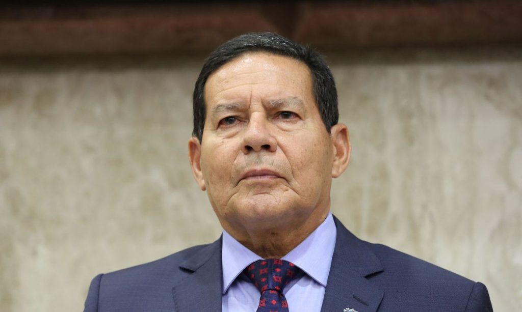 Mourão admite atraso no combate ao desmatamento na Amazônia após queimadas na região baterem novo recorde