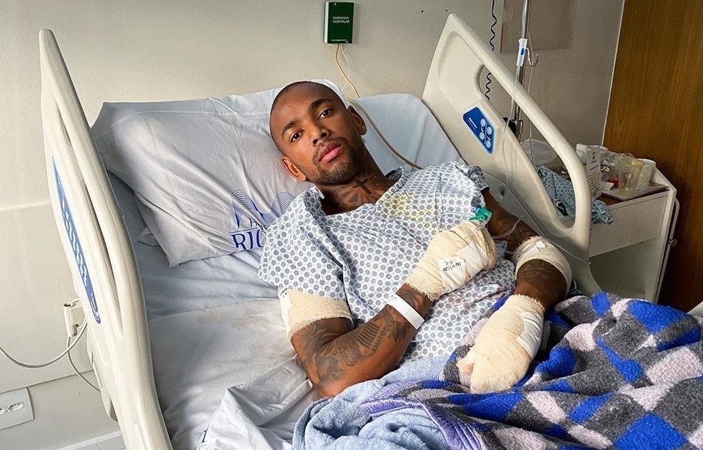 Nego do Borel posta foto em hospital após acidente Recebi segunda chance de vida 1