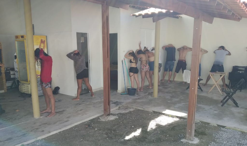Polícia apreende quatro motos irregulares e som em festa ilegal em Campo do Brito