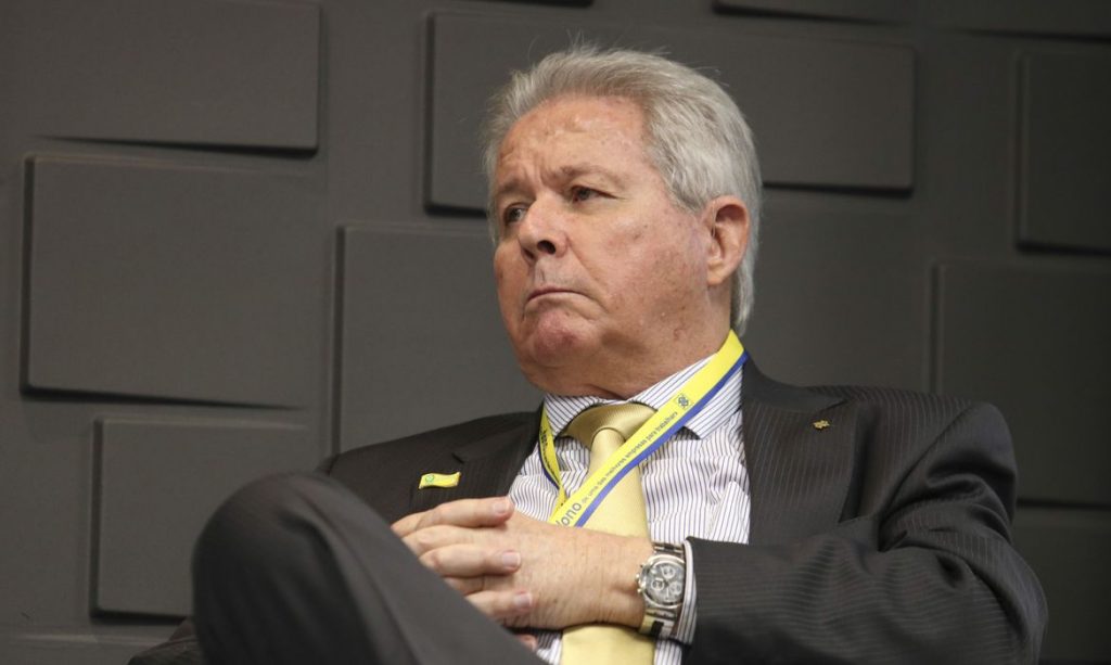 Presidente do Banco do Brasil entrega pedido de renúncia