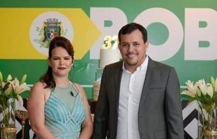 Presidente do PSL de Igarassu faz festa com show e amigos sem máscara