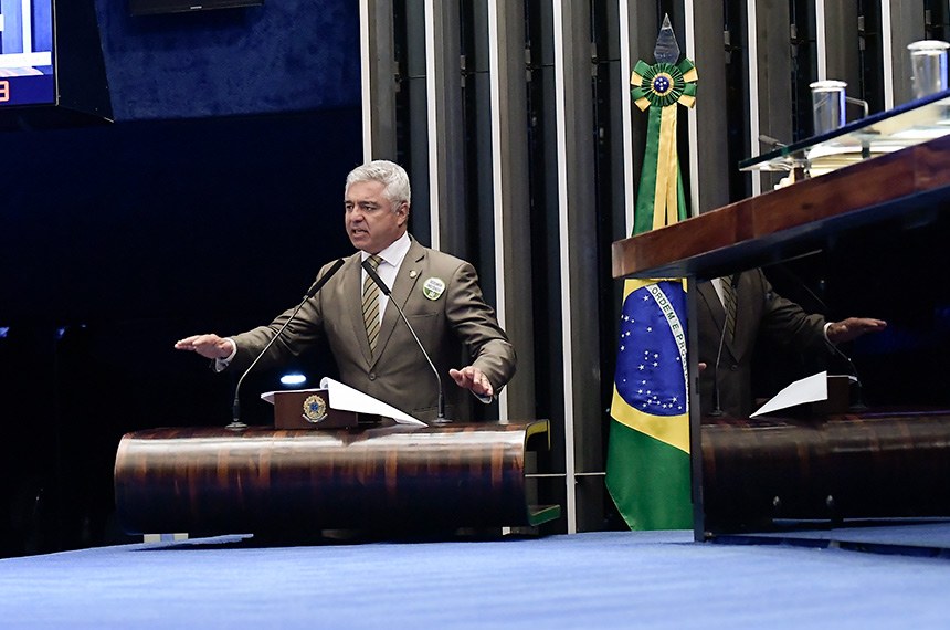 Queiroz era o diretor financeiro de uma holding familiar dos Bolsonaro diz Major Olímpio