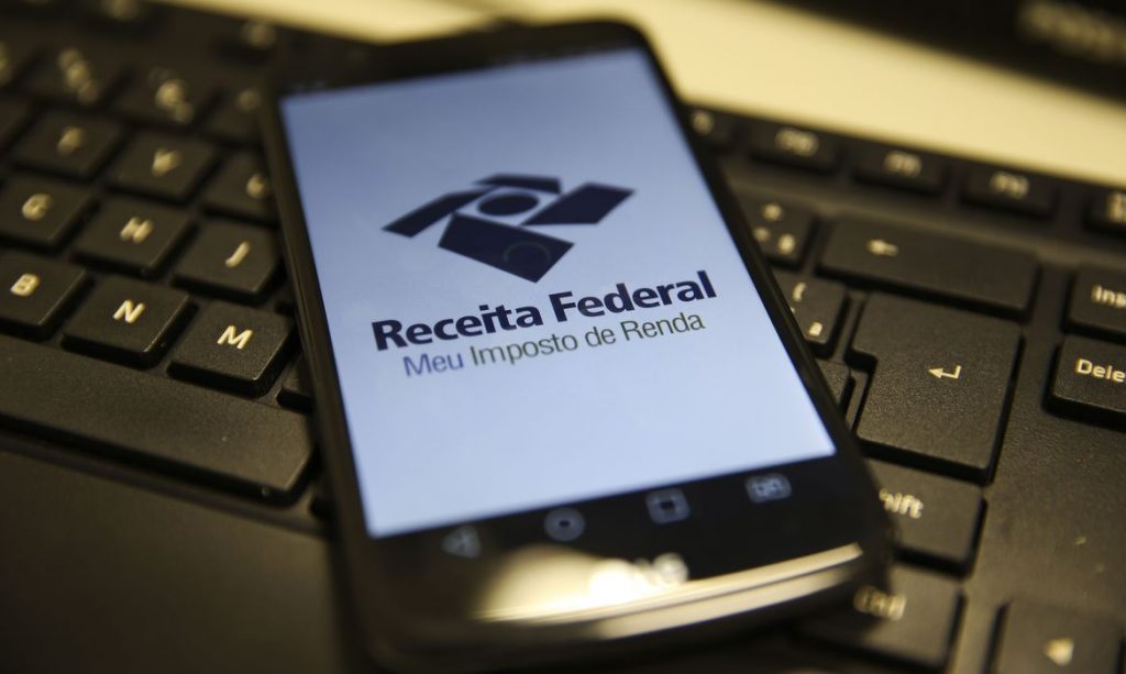 Receita paga R 57 bilhões em terceiro lote de restituição de Imposto de Renda