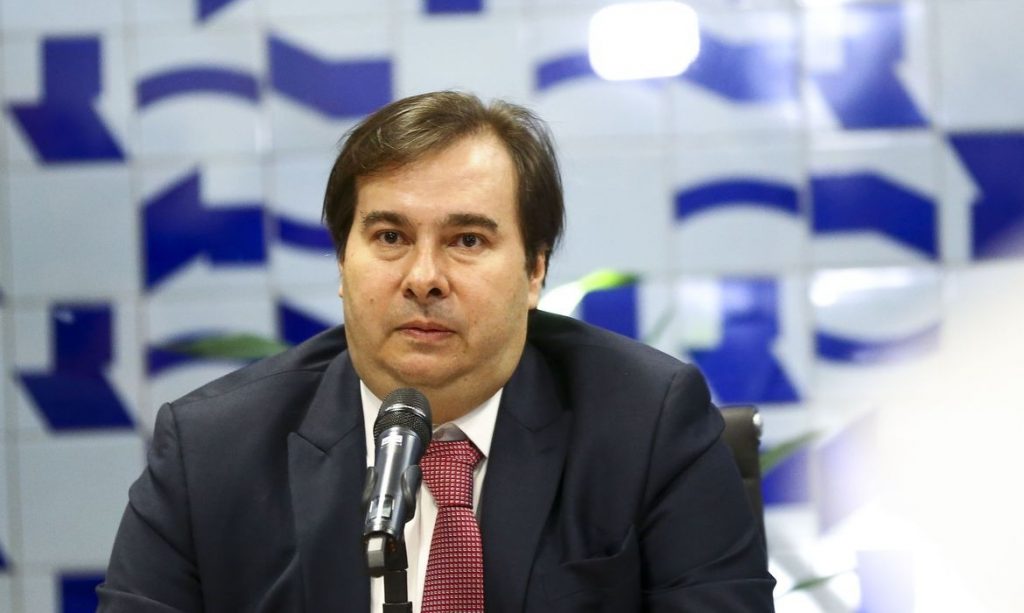 Rodrigo Maia pede que governo envie reforma administrativa à Câmara
