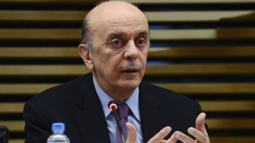 Serra chama de espetacularização buscas da PF em seus imóveis e gabinete