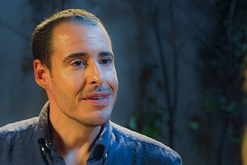 Thiago Schoba integra o reality O Crush Perfeito e foi denunciado por internautas por ter publicado obras sem autorização e pagamentos
