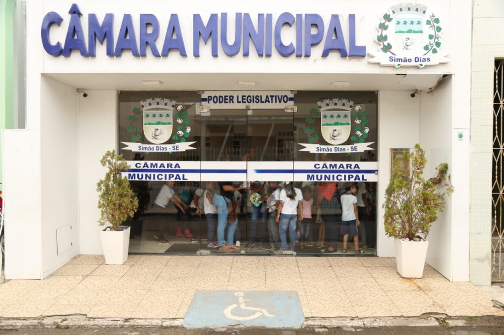 Valadares Filho confirma pré candidatura de radialista a Câmara de Simão Dias