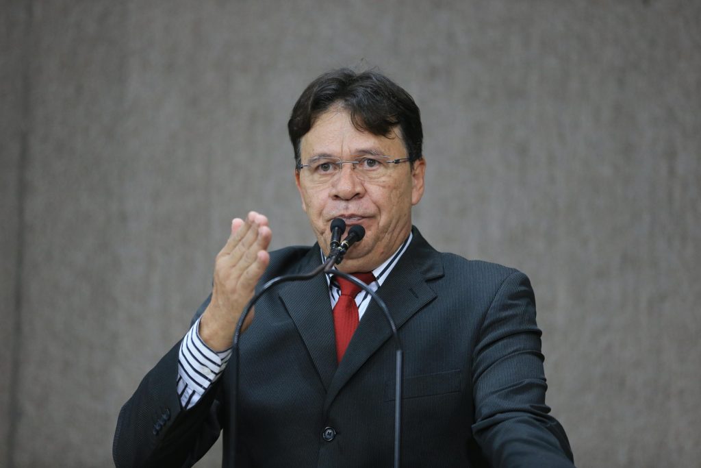 Vereador pede orações para Bolsonaro na Câmara de Aracaju após diagnóstico para covid 19
