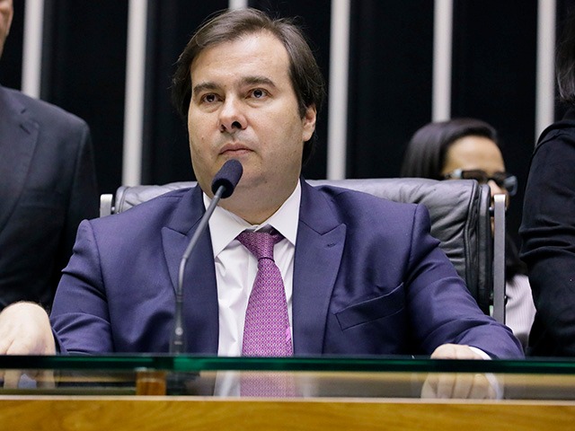 Vão dar nome em inglês à CPMF para enrolar sociedade ironiza Maia