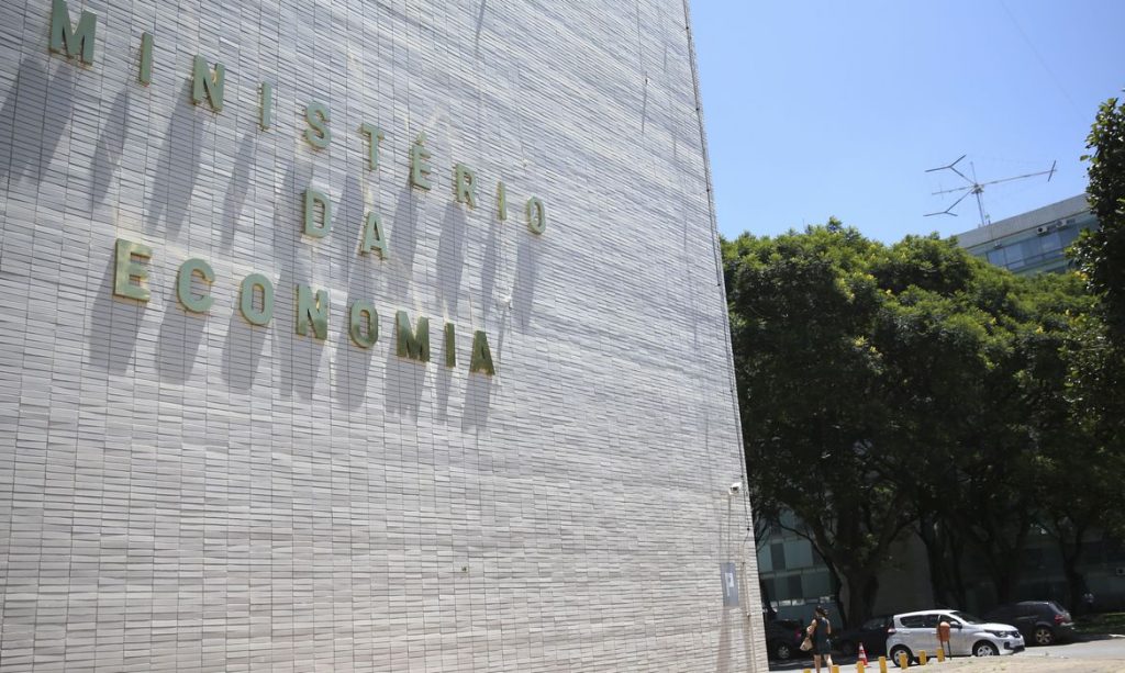 11 08 economia