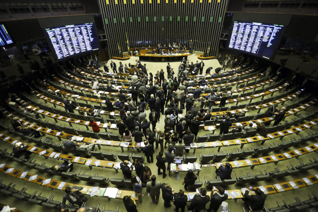 21 08 deputados