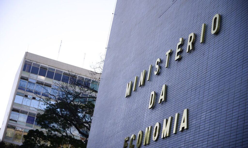 21 08 economia