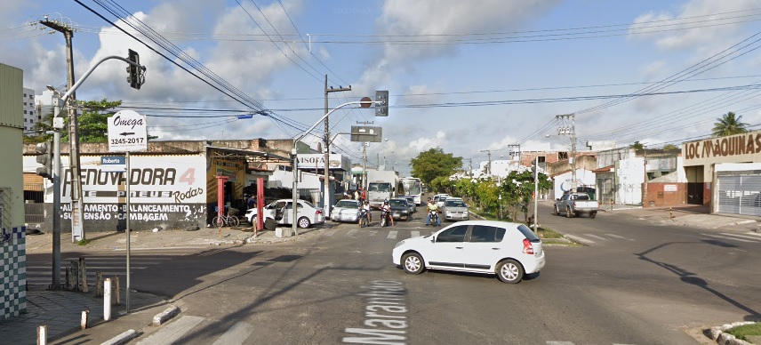 Acidente envolvendo quatro veiculos deixa feridos na Avenida Maranhao