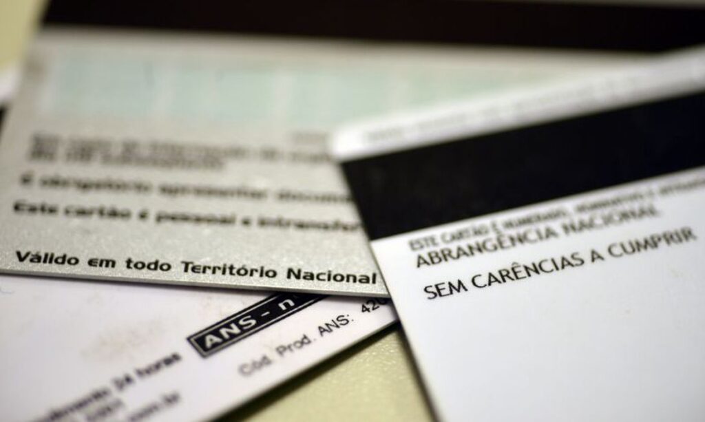 Agencia Nacional de Saude suspende reajuste de planos de saude por 120 dias