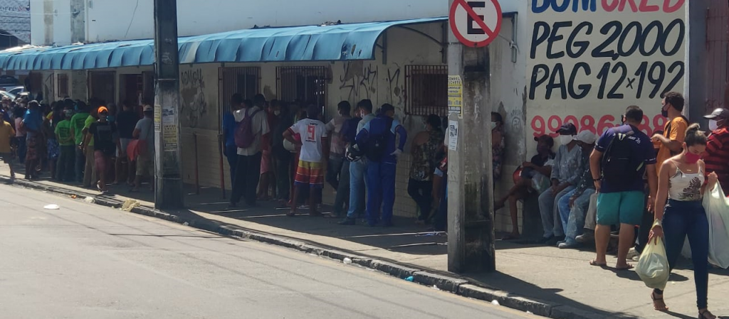 Aglomeração é registrada na fila do restaurante Padre Pedro