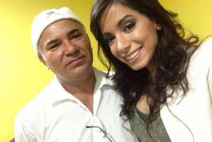 Anitta se afasta de seu pai de santo e deixa de frequentar terreiro diz colunista