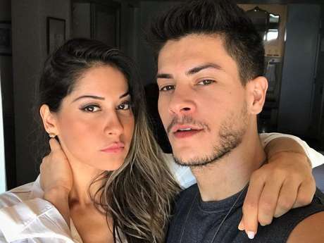 Apos foto com Arthur Aguiar Mayra Cardi justifica Quando voce perdoa voce esta pronta para voarr