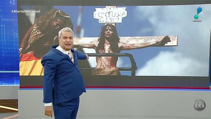 Apresentador Sikêra Jr é condenado a pagar R 30 mil a modelo trans e pede ajuda à igreja