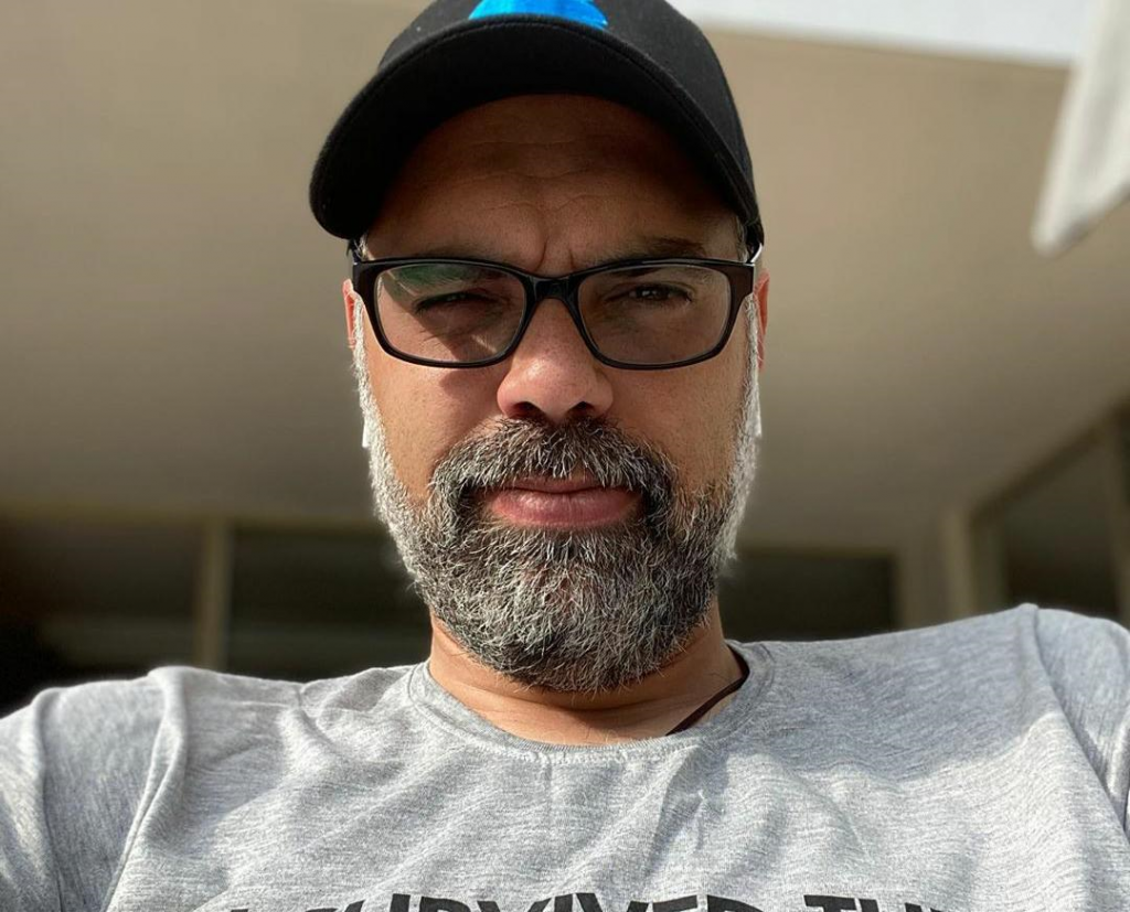 Blogueiro bolsonarista recebe não de advogados do presidente após pedir que o defendam de graça diz colunista